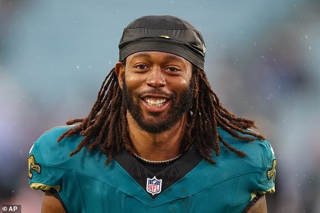 Los Jacksonville Jaguars le están entregando al receptor estrella Jakobi Meyers una enorme extensión de contrato de $ 60 MILLONES seis semanas después de canjearlo