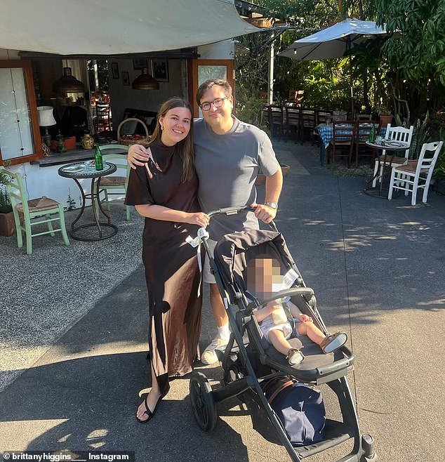 Brittany Higgins deja misteriosamente su puesto principal cinco meses después de comenzarlo en medio de una pesadilla de bancarrota