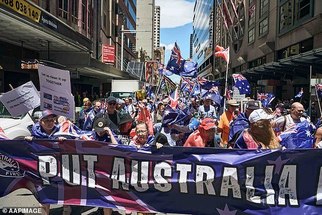 Una semana después del ataque terrorista de Bondi Beach, se están llevando a cabo manifestaciones masivas en las principales ciudades, lo que provocó una severa advertencia de las autoridades.