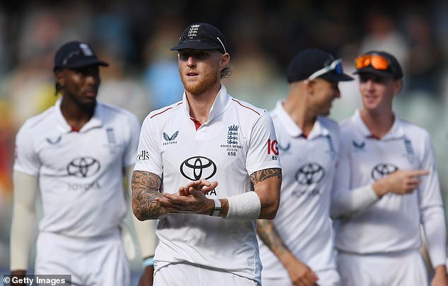Inglaterra está al borde y necesita una racha récord para evitar una derrota de Ashes mientras Travis Head domina una vez más el equipo de Ben Stokes.