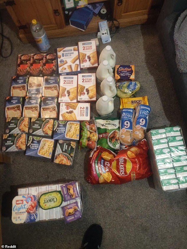 “¿Cuándo se volvió tan caro Islandia?”: un comprador genera un acalorado debate cuando publica una foto de todo lo que compra en el supermercado de congelados cada dos semanas