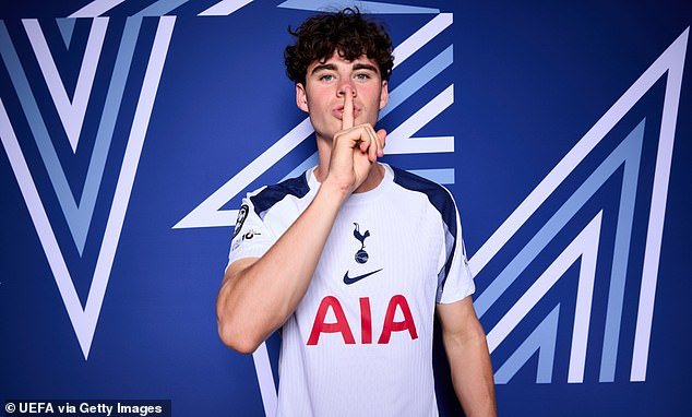 “La gente nos critica todo el tiempo. No escucho. ‘Sus opiniones no cuentan’: el prodigio de los Spurs, ARCHIE GREY, sobre cómo ignorar a las críticas, admitir su error en Nottingham Forest y las instrucciones especiales que recibe de Thomas Frank