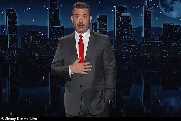 Jimmy Kimmel rompe a llorar mientras se queja de ‘un año difícil’ en el último programa de 2025
