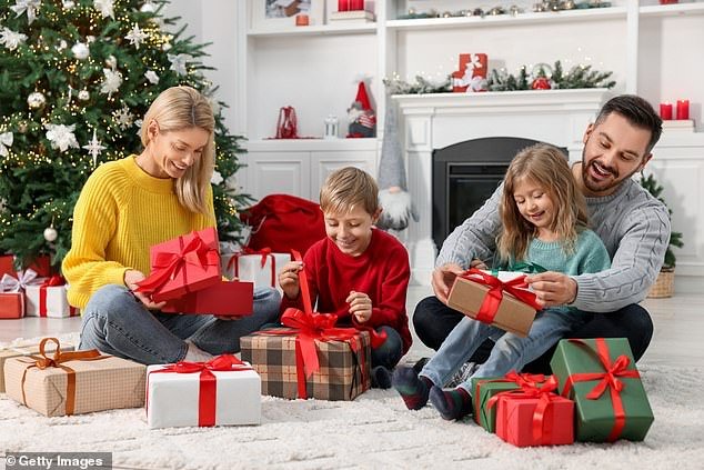 Los regalos extravagantes que compran los ricos en Navidad, incluida una “persona extra” en su matrimonio