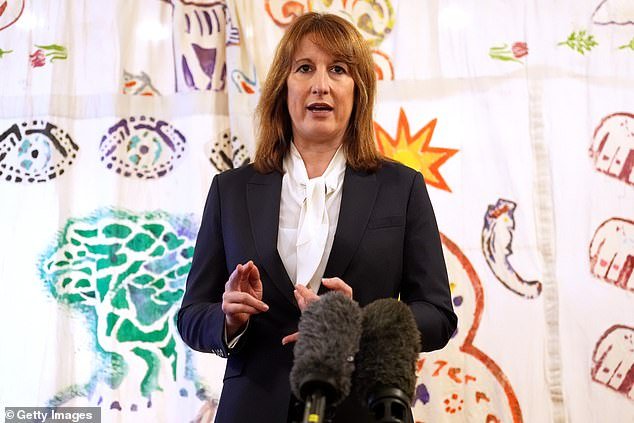 Reeves arruina la Navidad: las empresas sufren un desastre en diciembre después de que el Canciller saqueara el presupuesto de £ 30 mil millones