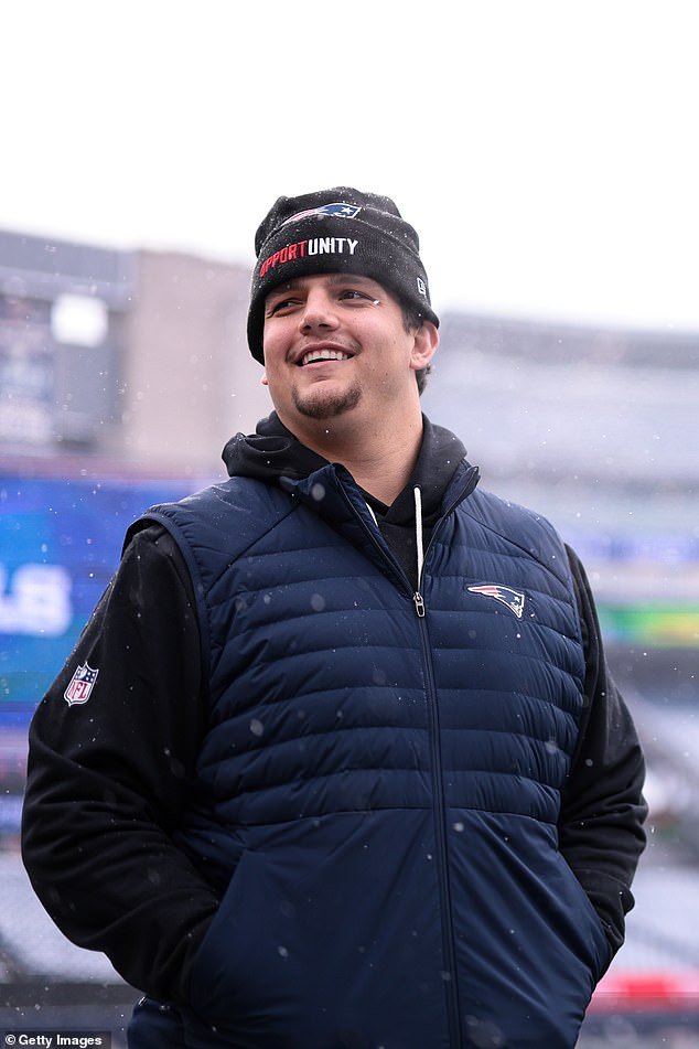 Momento salvaje: el novato de la NFL enloquece a los fanáticos mientras rompe cerveza en un jumbotron en el juego de la NBA de los Boston Celtics