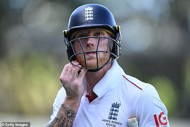 Inglaterra está al borde de su rendición de las Cenizas más rápida desde 1921, cuando Pat Cummins y Nathan Lyon llevaron a Australia al borde de la victoria.