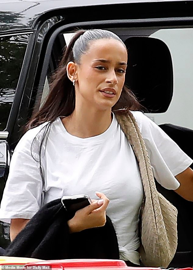 La novia de Tom Silvagni rompe la portada con un cartel revelador sobre el estado de su relación después de su condena por violación, mientras su hermano estrella de la AFL rompe su silencio.