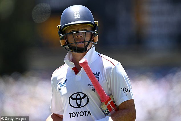 Inglaterra ha mostrado demasiada lealtad a Ollie Pope y estropeó la posición número 3: su reciente fracaso en las Cenizas fue terriblemente predecible y predeciblemente horrible, escribe LAWRENCE BOOTH.