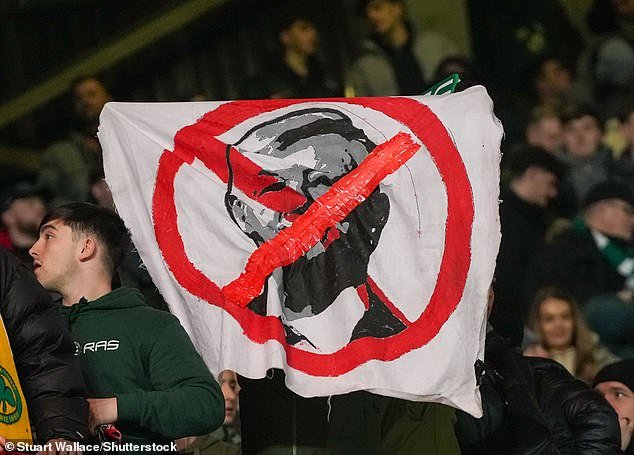 Peter Lawwell no puede ser la última salida del Celtic, un club despistado que ha perdido la narrativa y abandonado al agitado jefe Wilfried Nancy.