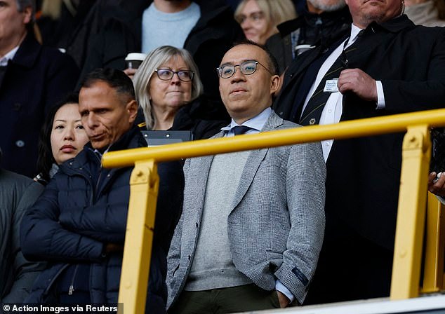 La historia interna de la impactante salida de Jeff Shi de los Wolves: la gota que colmó el vaso que llevó a su caída, qué sucede después y cómo afecta las transferencias y el futuro de Rob Edwards