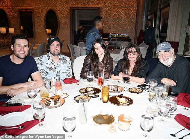 En la trágica última cena de los Reiner con un amigo famoso… Horas antes de sus asesinatos: los trabajadores del restaurante comparten detalles desgarradores