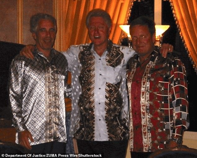 SARAH VINE: Hay dos razones por las que los ricos aceptaron invitaciones de Epstein. O querían su dinero o les gustaba lo que vendía.