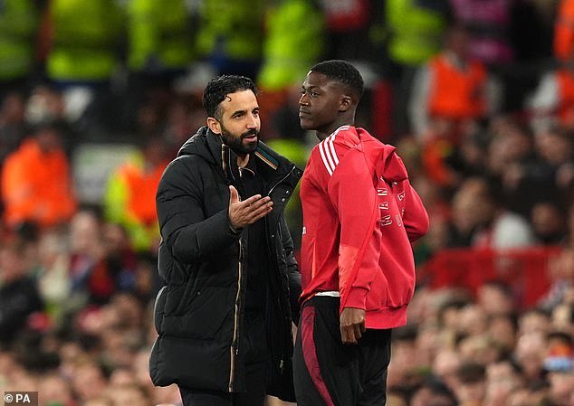 Ruben Amorim le dice a Kobbie Mainoo que deje de “tonterías” después del truco de la camiseta de su hermano y nombra a tres ex estrellas del Man United que TODOS tuvieron que aceptar estar en el banquillo