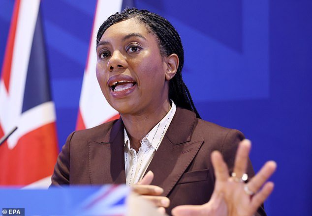 Kemi Badenoch se está acercando a Nigel Farage, según muestran los resultados de las encuestas… pero reformistas y conservadores combinados todavía están a la par de la coalición de terror de partidos de izquierda