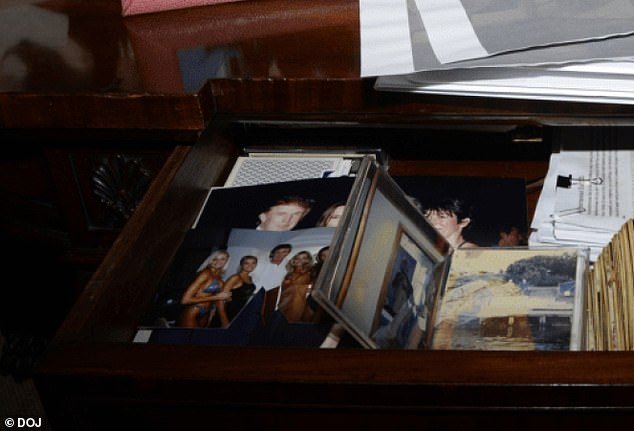 La foto de Trump flanqueado por mujeres en bikini desaparece de los archivos de Epstein antes de hacer un humillante giro de 180 grados… mientras que también emerge la foto de la princesa Diana