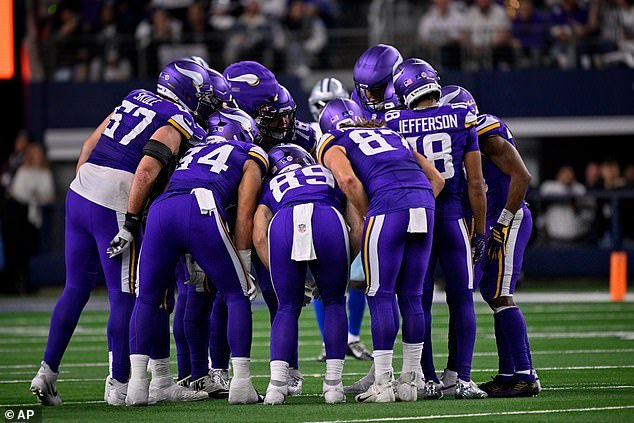 Miedo cuando el avión de los Minnesota Vikings tuvo que realizar un aterrizaje de emergencia poco después del despegue