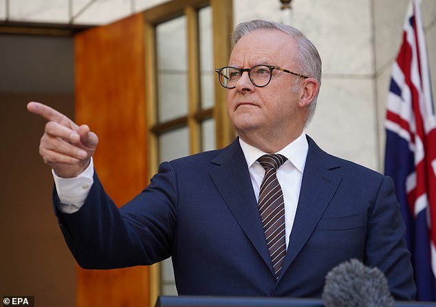 Albo hace un importante anuncio después de que las agencias de inteligencia australianas no lograran detener el ataque terrorista en Bondi Beach