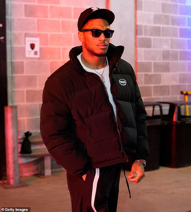 Momento impactante: el WR de los Chicago Bears, DJ Moore, es noqueado por un golpe ciego del rival Green Bay Packers