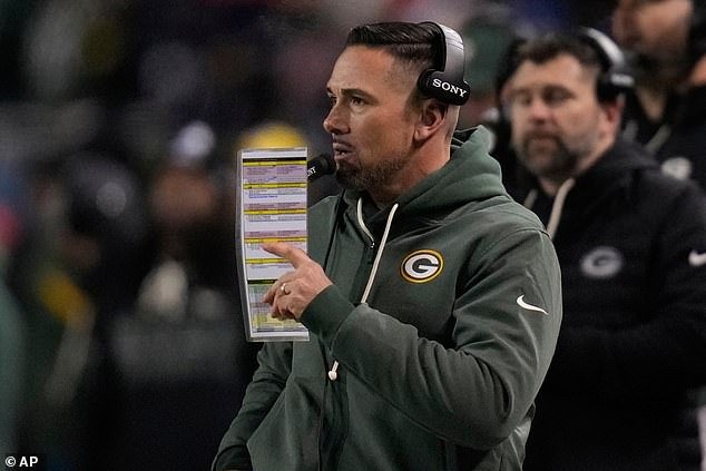 Los fanáticos de la NFL se asustan cuando los calentadores de los Green Bay Packers fallan con una temperatura de 24 grados en el juego contra los Chicago Bears