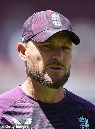 “Al Bazball le han arrancado el alma y ha quedado expuesto como una actitud frívola, irrespetuosa y falsa hacia el cricket”, escribe OLIVER HOLT, pero he aquí por qué Ben Stokes NO debería darse por vencido después de la humillación en Adelaida.