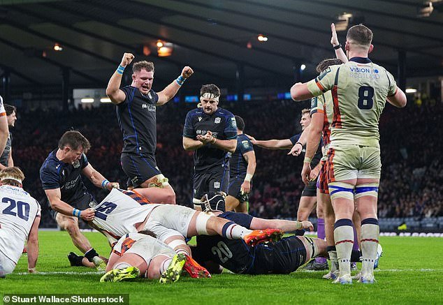 Duhan y Darcy fueron como pasajeros durante la derrota de la copa de 1872 en Hampden. ¿Por qué Sean Everitt no puede encontrar una manera de liberar al dúo más peligroso de Edimburgo?