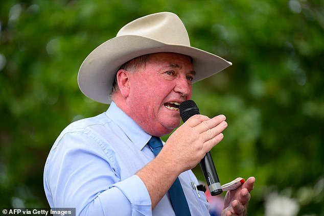 Barnaby Joyce da un encendido discurso en una manifestación antiinmigración a pesar de haber sido advertido por la policía: ‘Despídanlo’