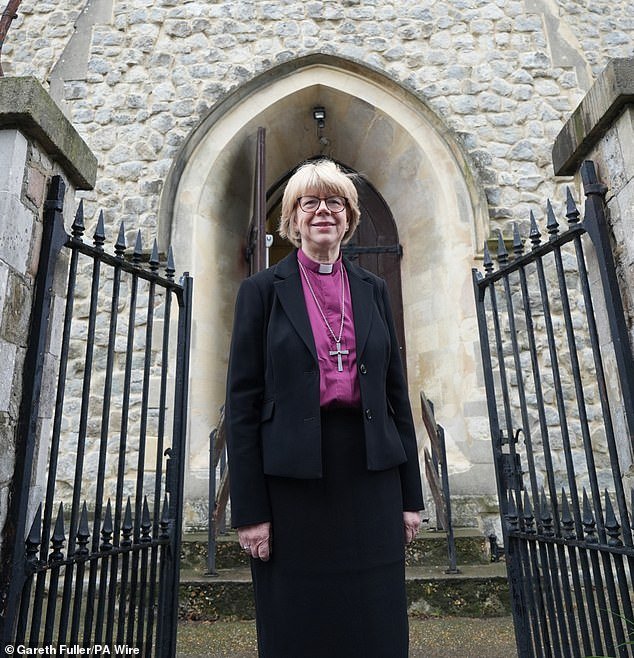 “¿Por qué la iglesia tiene que despertar?” Ira por los “vergonzosos” planes de equipar con paneles solares la casa catalogada del arzobispo de Canterbury