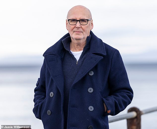 El loco del desfile de Liverpool me mordió la oreja, la masticó y la escupió, dice el exmarinero desfigurado