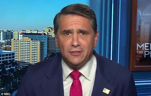 El Fiscal General Adjunto revela la VERDADERA razón por la que se eliminó la imagen de Trump de los archivos de Epstein: “Es absurdo y ridículo”