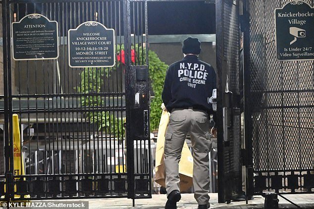 Mujer frágil encontrada muerta a golpes junto a una ‘patineta ensangrentada’ en su apartamento de Nueva York