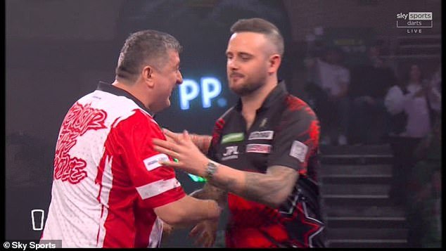 La estrella de Bitter Darts acusa a su oponente de HACER TRAMPA en una publicación enojada en las redes sociales después de la derrota en el Campeonato Mundial