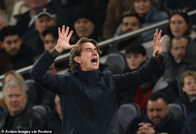 Tottenham encuentra una manera de entusiasmar a los fanáticos a pesar de que los problemas locales contra el Liverpool no muestran signos de disminuir, escribe MATT BARLOW, mientras Thomas Frank se prepara para frenar la ira para la crucial carrera navideña.