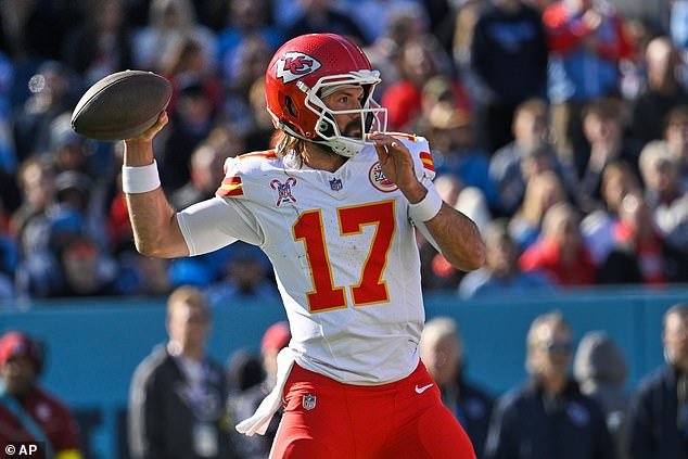 Los Chiefs están en crisis cuando el reemplazo del mariscal de campo de Patrick Mahomes deja el juego con una lesión… interviniendo como una tercera opción poco conocida.