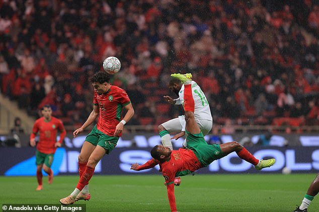 Mire la sensacional patada desde arriba mientras el anfitrión Marruecos asegura una nerviosa victoria para abrir la Copa Africana de Naciones