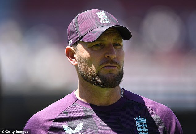 El seleccionador de Inglaterra, Brendon McCullum, insiste en que quiere mantener su “buena actuación”, a pesar de supervisar la capitulación de 11 días de las Cenizas.
