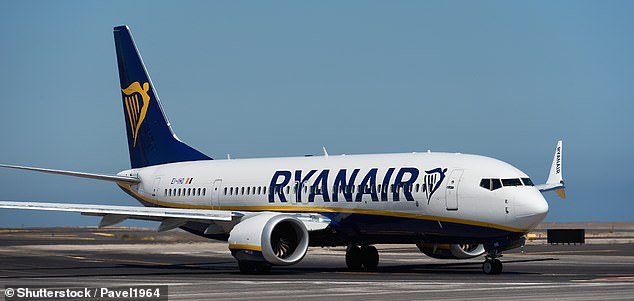 Un avión de Ryanair se estrella contra un “camión cisterna” en el aeropuerto y los pasajeros deben ser evacuados