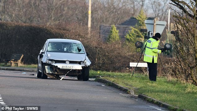 Conductor adolescente arrestado después de que dos mujeres, de 57 y 59 años, murieran en un accidente en hora pico esta mañana