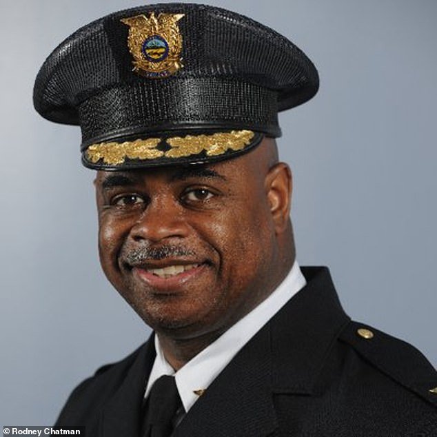 El jefe de policía de la Universidad de Brown ha sido puesto en licencia después de que dos estudiantes murieran en una masacre mortal en un aula.