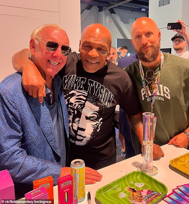 Mike Tyson y Ric Flair están demandando a ex socios comerciales de cannabis por 50 millones de dólares por presunto fraude y extorsión.