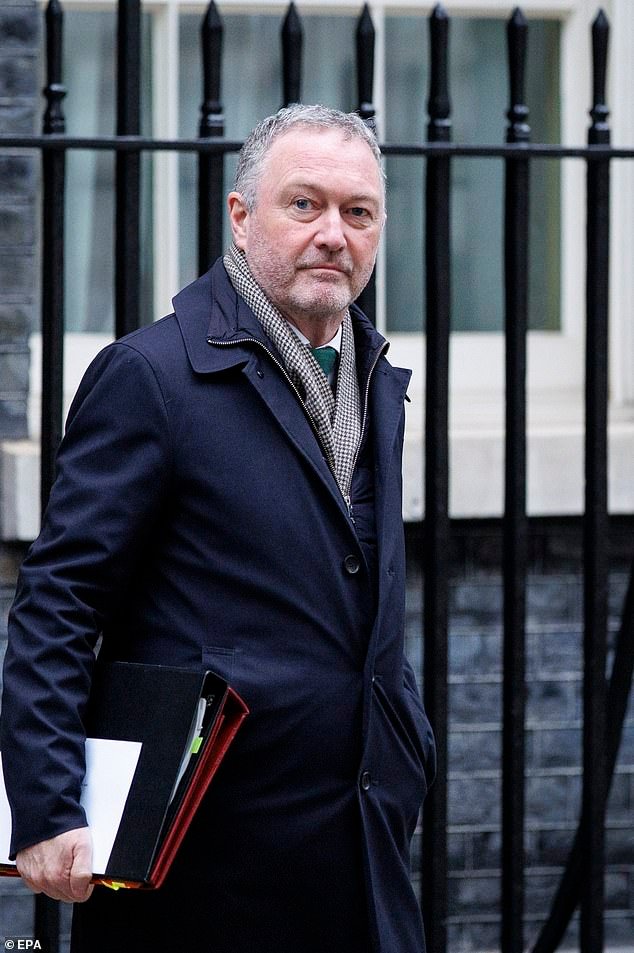 Los ministros luchan para impedir que los ayuntamientos que aumentan los impuestos introduzcan la semana de cuatro días y amenazan con tomar el control de los ayuntamientos que lo hagan