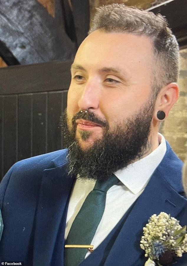 El padre muere poco después de asistir al ‘increíble’ homenaje al estudiante de 14 años que murió de una enfermedad de la neurona motora