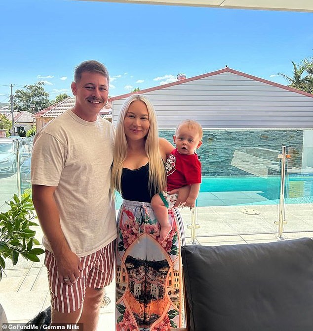 La comunidad futbolística está devastada por la repentina muerte del jugador y padre de 29 años después de que inicialmente no mostrara síntomas de una enfermedad muy rara.