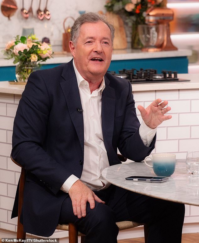 Piers Morgan critica a los fanáticos del cricket australianos después de que fueron acosados por el desastre de Ashes en Inglaterra