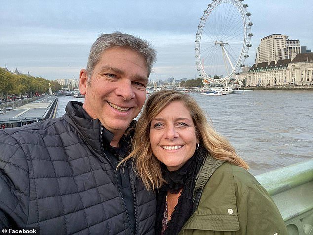 Un reportero de la NFL desconsolado renuncia a su trabajo tras la repentina muerte de su esposa justo antes de Navidad