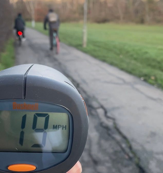 ¿Los ciclistas REALMENTE ignoran el límite de velocidad… o los cuidadores de perros simplemente regalan carne de cerdo? El velocímetro mostrará si los automovilistas han convertido Tooting Common en una ‘autopista’ al exceder el límite de 12 mph