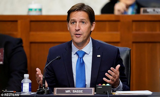 El exsenador republicano Ben Sasse, de 53 años, revela que tiene cáncer terminal en un desgarrador mensaje