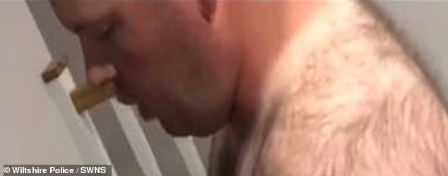 La policía está buscando al séptimo hombre en relación con un presunto caso de agresión sexual en Swindon.