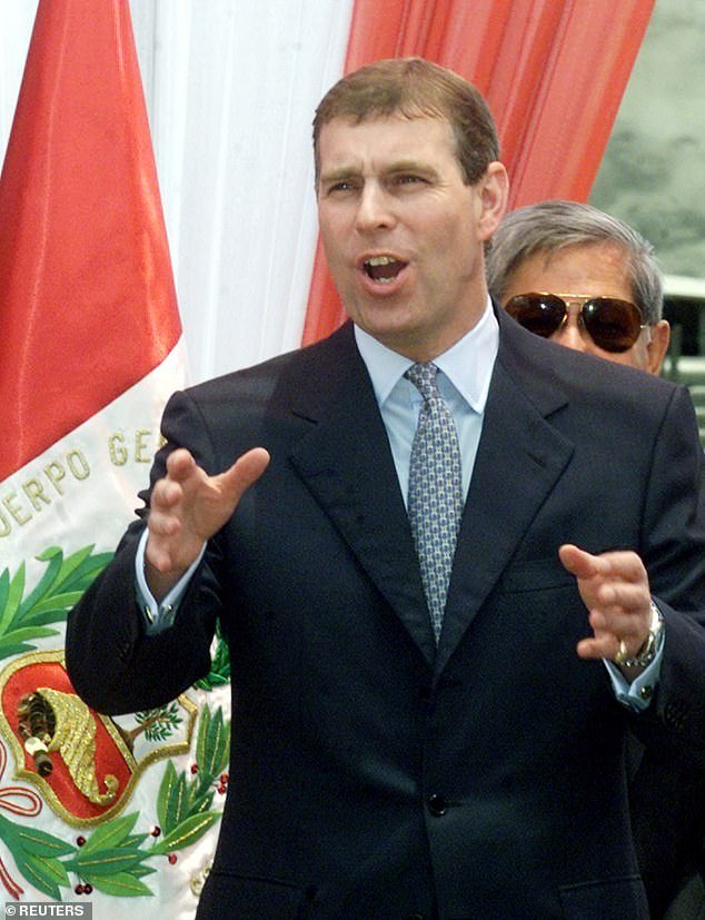 Ghislaine Maxwell buscaba mujeres “inteligentes, bonitas y divertidas” “de buenas familias” para un amigo llamado “Andrew”