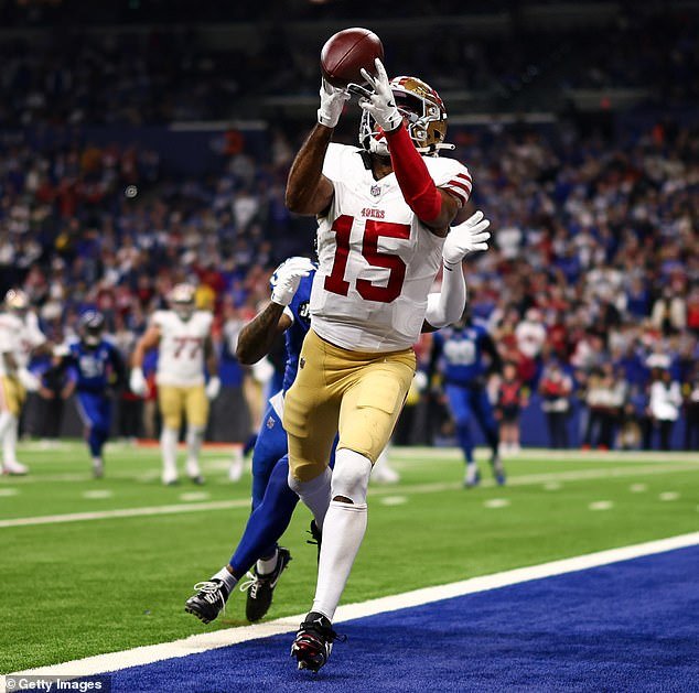Los fanáticos llaman al “jugador más tonto de la NFL” después de burlarse de los espectadores en su celebración de touchdown.